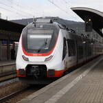 6442 413 als Regionalbahn nach Halle steht zur Abfahrt bereit.