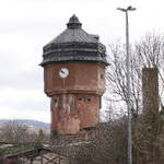 Der schöne Wasserturm von Saalfeld mit dem imposanten Schieferdach - Schiefer sicher eine regionaler Rohstoff -  das thüringische Schiefergebirge ist nahe, verfällt leider auch langsam.
27.03.2026  14:55 Uhr.