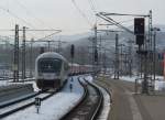 Eine doppelte IC-Garnitur durchfhrt am 02. Mrz 2013 den Bahnhof Saalfeld (Saale).