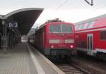 111 219-2 steht am 09. Januar 2014 mit einer RB von Saalfeld nach Bamberg im Bahnhof Saalfeld (Saale).