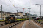 Saarbr�cken, 20.05.2026: RST 261 001 und 642 111 warten auf die Ausfahrt Richtung St. Ingbert.