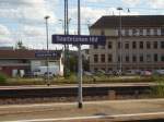Auch hier ist wieder das Saarbrcker-Hauptbahnhof Schild zu sehen. Diese Fotografie ist eine wiederrum andere Version.