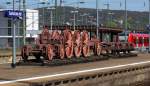 Die Farben verblassen.....

durch Wind , Sonne und Regen.

Das Fahrwerk von 18 602 htte mal einen neuen Anstrich verdient.
Die in Saarbrcken stationierte 18 602 wurde am 01.07.1964 ausgemustert und bis 1983 als Heizlok in Saarbrcken eingesetzt.

Saarbrcken Hbf. 28.04.2012 Bahnsteig Gleis 14/16