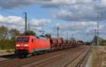 152 107 schleppte am 25.09.18 einen Schotterzug durch Saarmund Richtung Potsdam.