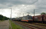 La Motta alias 242 531 der Hectorrail schleppte am 01.07.20 einen Kesselwagenzug durch Saarmund Richtung Schönefeld.