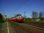 Am 16.04.2014 begnetet mir 232 484 mit einem Kistenzug gen Osten im Bahnhof Saarmund am BAR.