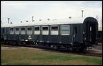 Militärischer Zugbegleitwagen der DR ex SZR 675099-48660-6 Dienst am 10.4.1994 im Bahnhof Salzwedel.