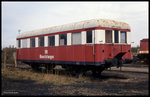 Bahnhof Salzwedel am 10.4.1994: Rheostatwagen der DR   Bei Rheostat Wagen handelt es sich um Messwagen, in denen diverse Mess- und Steuerinstrumente untergebracht waren.