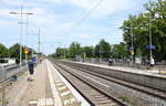 Die Bahnsteige in Sarstedt am 11.07.2023.