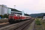 218 487 mit n-Wagen als IRE nach Ulm Hbf in Schelklingen am 8.7.17