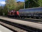 F�r den Leerzug mit 212 089-7 (BKE) gilt es im Bahnhof Schelklingen noch Regionalz�ge abzuwarten, bevor es in Richtung Ulm Rbf losgehen kann.
