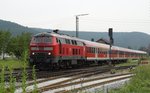 Gezogen von 218 494-3 verlässt der Sonderzug zum Annatag in Beuron am 26.07.2018 als 5-teilige Wendezuggarnitur den Bahnhof Schelklingen in Richtung Ehingen.