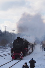 Dreikönigsdampf 2017 im Bahnhof Schelklingen: Mit erheblicher Verspätung wegen des Verkehrschaos auf der modernen Bahn erreicht auch der Sonderzug der EFZ gezogen von 52 7596 (EFZ)