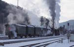 Dreikönigsdampf 2017 im Bahnhof Schelklingen: Nach dem Wasserfassen der beiden  Kleinen  sind alle drei Loks, Lok 20 (Achertäler Eisenbahnverein), T3 930 (GES) und 58 311 (UEF), wieder vor den SAB-Sonderzug gekoppelt um gleich von Gleis 3 nach Gleis 1 des Bahnhofs umzusetzen.
Aufnahmedatum: 06.01.2017