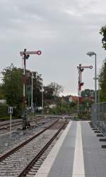 Die zwei nördlichen Ausfahrsignale im Bahnhof Schneverdingen.