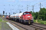 261 043 brummt mit einem gemischten Güterzug durch Schönebeck in Richtung Köthen.

Schönebeck 19.07.2023