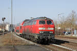DB 218 416 fährt mit RE 2 (4861) Hof - München in Schwandorf ein, 20.02.2026