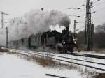 Dampflok 91 134 fhrt mit ihrem Sonderzug aus Gro Brtz in den Bahnhof von Schwerin Hbf ein 05.12.2010