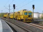 Fr Gleisbauarbeiten abgestellt Fahrzeuge fr die Instandhaltung der Gleise am 17.04.2011 im Schweriner HBF 