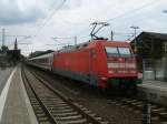 101 088 schob,am 28.Mai 2011,den IC 2213,Binz-Stuttgart,im Abschnitt Rostock-Hamburg ber Schwerin.Hier hielt der Zug in der Landeshauptstadt von Mecklenburg-Vorpommern.