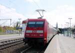 101 091-7 schiebt IC 2213  Rgen  von Ostseebad Binz nach Stuttgart Hbf in Schwerin Hbf am 04.05.2013