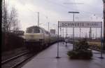 218153 mit D 2943 nach Fulda am 5.3.1988 um 10.07 Uhr im Bahnhof Schwerte.