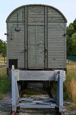 Mitte August 2021 war am Heringsdorfer Bahnhof dieser Gerätewagen (40 50 945 0322 5) zu sehen.