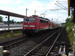 RE 9 trifft am 02.07.2007 auf seiner Fahrt von Aachen HBF nach Gieen HBF mit 10 Minuten Versptung gegen 18.55 Uhr in Siegburg/Bonn ein.