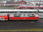 Vom Parkdeck aus hatte ich die tolle Gelegenheit die 120 207-6 auch mal von oben zu fotografieren. Sie macht sich gerade auf dem Weg mit dem RE9 nach Aachen.

Siegen 29.11.2015