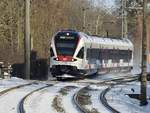 „Seehas“ aus Engen kommend bei der Einfahrt in den Bahnhof Singen / LAGA Haltestelle. Aufnahme von heute 11. Februar 2021.