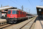 SBB 11192 steht am 19.06.2022 mit einem EC nach Zürich HB in Singen(Hohentwiel) zur Abfahrt bereit.