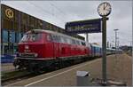 Die NeSA 218 155-0 steht mit der RB3 1825 nach Aalen (via Friedrichshafen und Ulm) in Singen (Hohenwiel). Die wundersch�n in  altrot  gehaltene Lok hat die UIC Nummer 92 80 1 218 155-0 NESA und laut Anschrift die Zulassung in D, A, B , CH, H, S DK It, L NS und CS. 

18. September 2026