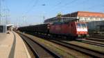 185 090-8 steht mit einem Gterzug in Singen. 25. Oktober 2008.