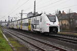 S5 alias 463 564-5 nach Eppingen fährt gerade auf Gleis1 im Bahnhof Sinsheim Elsenz ein.