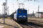 140 017-5 PRESS (140 806-1) mit einem VW Autotransporzug in Stendal und fuhr weiter in Richtung Magdeburg.