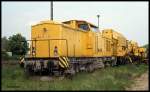 Am 20.5.1993 stand 710963 vor einem Bauzug im Bahnhof Stendal.