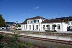 STOCKACH (Landkreis Konstanz), 15.09.2024, Blick auf das Bahnhofsgebäude, das allerdings nicht mehr als solches genutzt wird