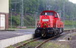 265 031-5 DB steht abgestellt in Stolberg-Hbf(Rheinland). 
Aufgenommen von Bahnsteig in Stolberg-Hbf(Rheinland). 
Bei Sonne und Regenwolken am Mittag vom 11.5.2019.