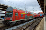 In Stralsund RE 5 von Wünsdorf-Waldstadt (baubedingt) und RE 9 zum Ostseebad Binz. - 23.03.2016