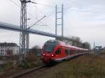 429 030 fuhr,am 04.November 2015,in den Bahnhof Stralsund Rügendamm.