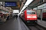 Als RB 39916 (Stuttgart Hbf - Heilbronn Hbf) stand am 06.11.2015 die 146 207-6 im Zielbahnhof am Bahnsteig breit und wartete auf die Abfahrt.