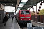 Am 06.11.2015 stand 111 043-6 als RE (Stuttgart Hbf - Nürnberg Hbf) am Bahnsteig im Startbahnhof und wartete auf ihre Abfahrt in Richtung Bayern.