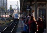 Stuttgart: Start zu einer (bahn)-fotografischen Rundreise -    Nachdem mich eine S-Bahn der Baureihe 430 (ein solcher Zug im Hintergrund erkennbar) war ich positiv überrascht statt eines ICE