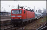 143627-8 fährt hier am 14.08.1999 um 9.37 Uhr mit einem Dosto aus Aalen in den HBF Stuttgart ein.