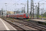 DBpbzfa mit Schublok 147 008-7 von DB Regio Baden-Württemberg als IRE19032 nach Karlsruhe Hbf wird in seinem Startbahnhof Stuttgart Hbf auf Gleis 8 bereitgestellt.