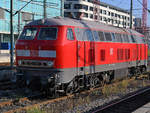 Die Diesellokomotive 218 824-1 war Mitte September 2019 am Hauptbahnhof Stuttgart abgestellt.