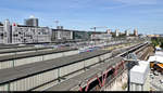 Von der Dachterrasse des neuen InfoTurmStuttgart (ITS) kann man ebenso über den Stuttgarter Kopfbahnhof blicken.