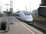 TGV-Triebwagen 4401 der SNCF fhrt als TGV 9575 von Paris Est - Strasburg - Karlsruhe Hbf - Stuttgart Hbf - Ulm Hbf - Augsburg Hbf nach Mnchen Hbf. Aufgenommen im Hauptbahnhof Stuttgart am 19.9.2009 