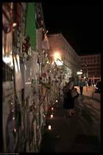 Am 15. August 2010 war der Nordflgel von auen noch weitgehend unberhrt und interessierte konnten die Plakate gegen den Tiefbahnhof im Talkessel am Zaun betrachten. Heute steht hier einige Meter davor ein weiterer Zaun und der Zwischenraum wird mit Polizisten ausgefllt.