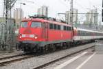 Die Alte Lok der Nummer 115-448-3 bei der Einfahrt am HBF in Stuttgart am 21.04.2013